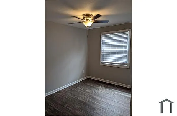 Building Photo - 395 Linden Ave NE #7