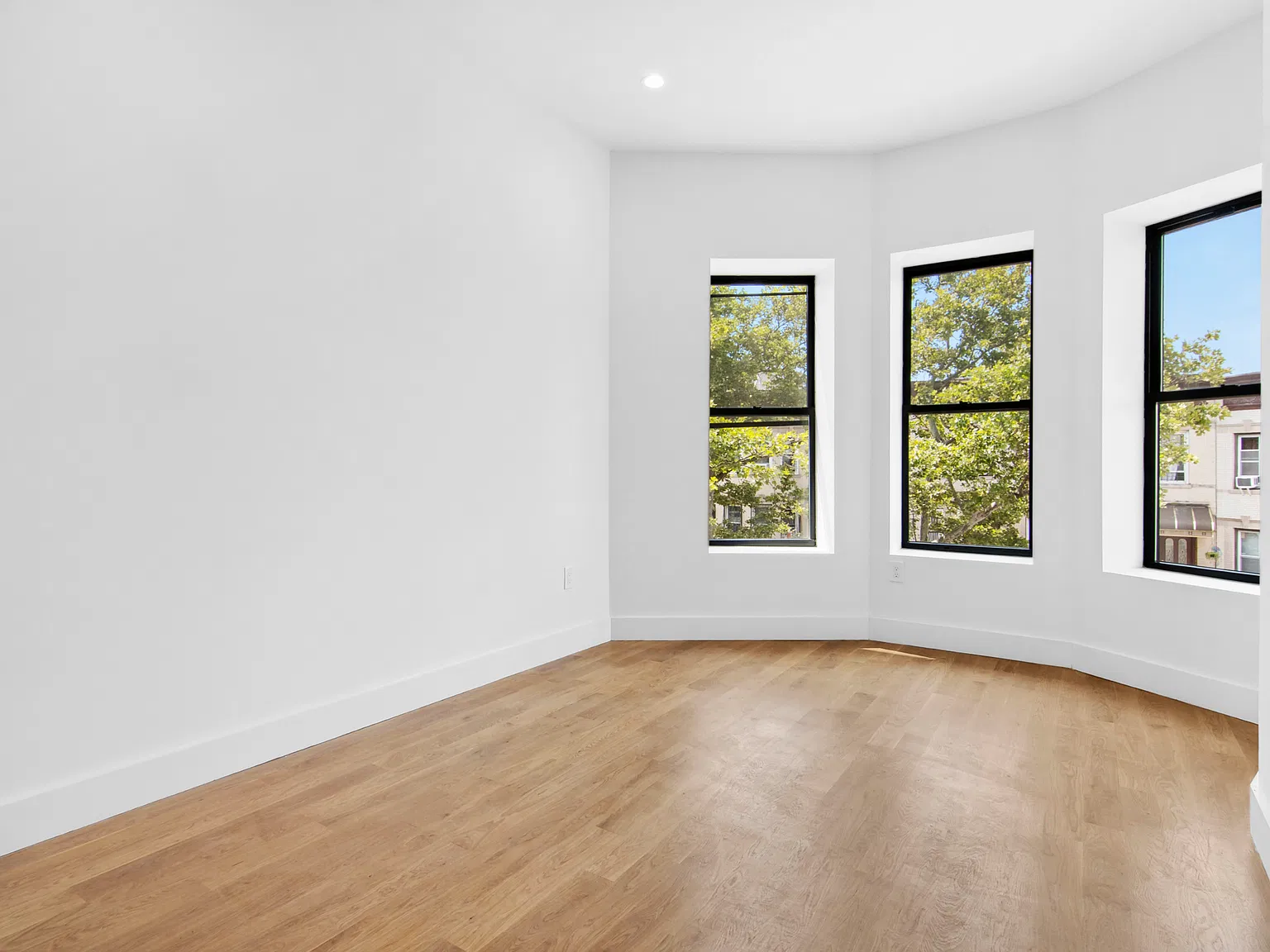 428 Irving Avenue — Photo 2