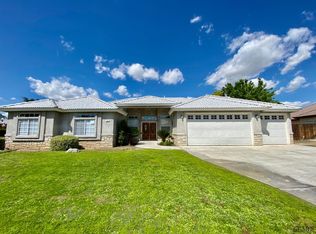 786 Pheasant Run Dr, Shafter, CA 93263