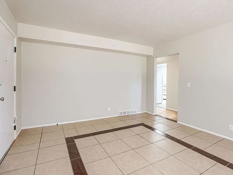 1330 S 30th Ave — Photo 5