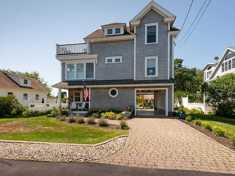 15 Beechwood Ave — Photo 2