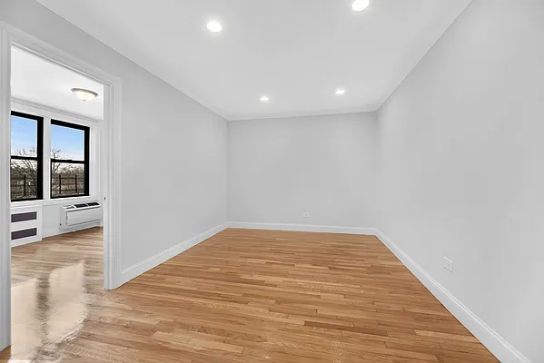 Rented by Bond New York | media 7