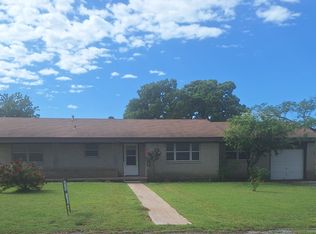 301 Mockingbird Ln, Chico, TX 76431