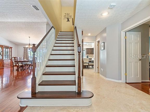 5th image of 15822 Hampton Village Dr