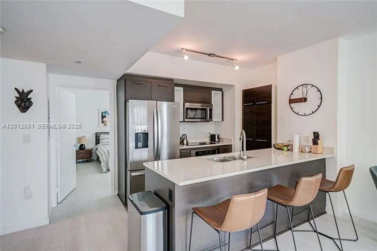 Building Photo - 500 Brickell Ave #3807