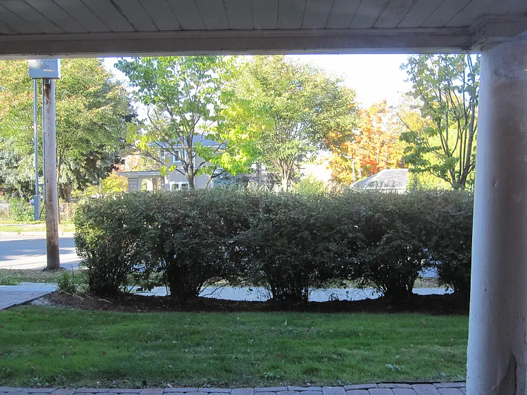 326 College St #8 — Photo 3