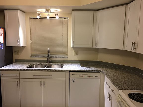 2nd image of 512 Sheridan Dr