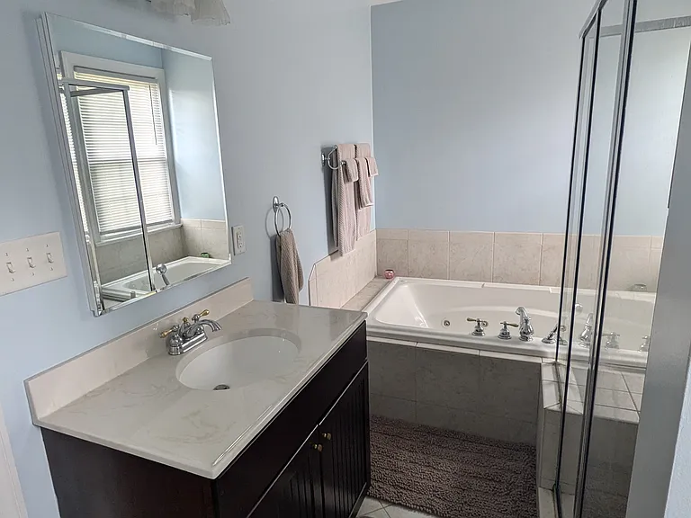 Downstairs bathroom with Jacuzzi Tub