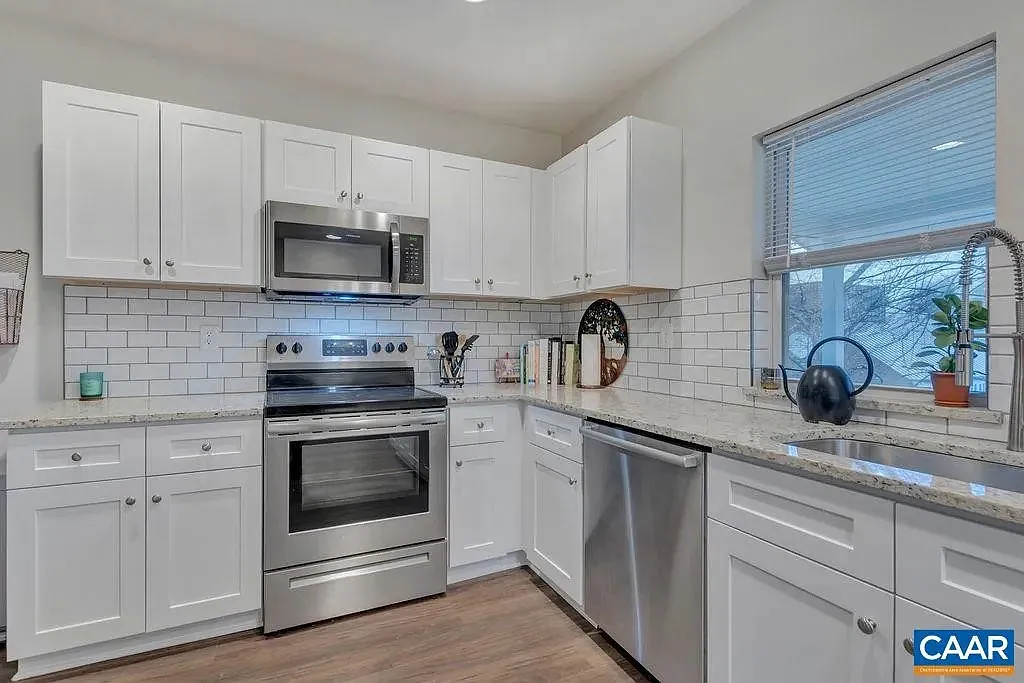 2 bed, 712 sqft, $2,400 — Photo 1