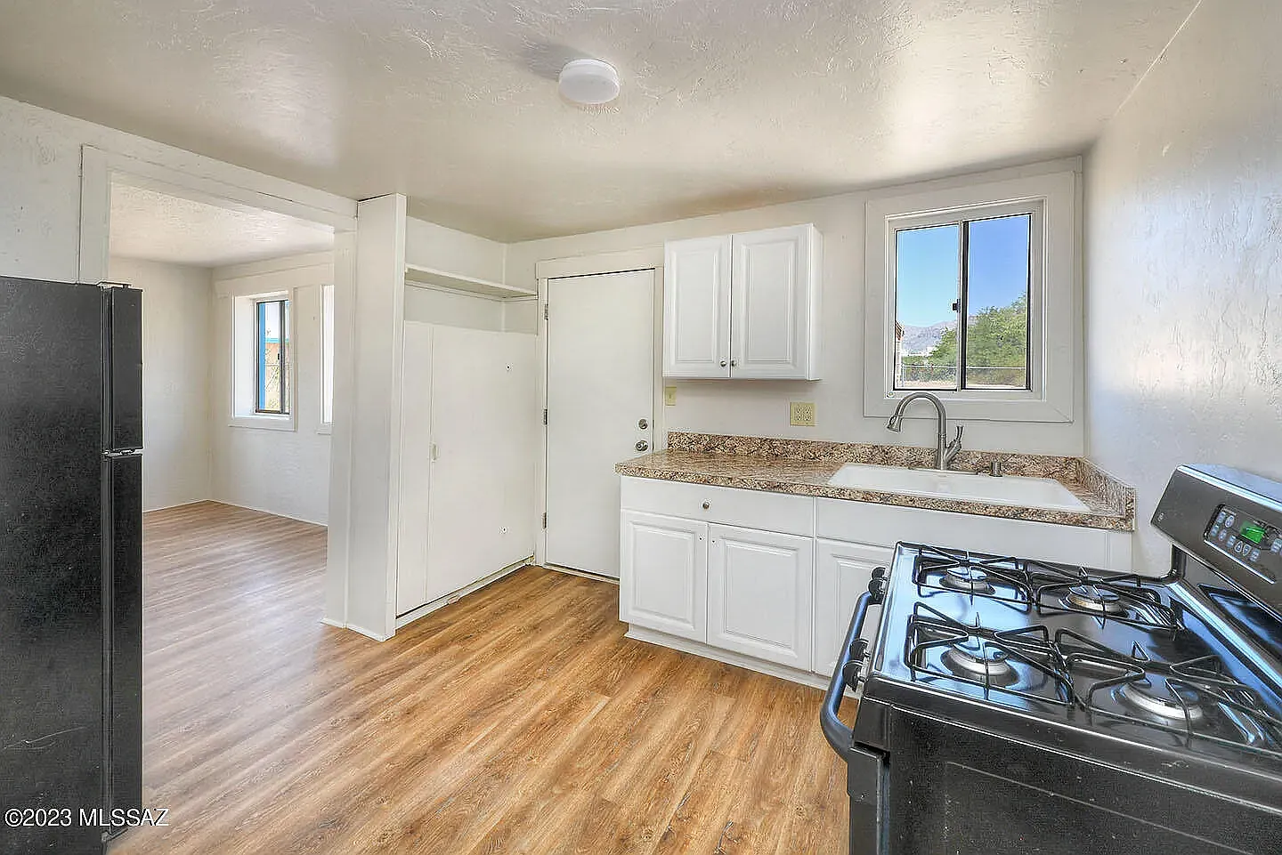 3 bed, 1122 sqft, $1,790 — Photo 3