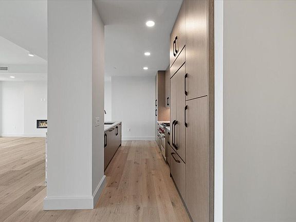 5th image of 115 Morris St #2401