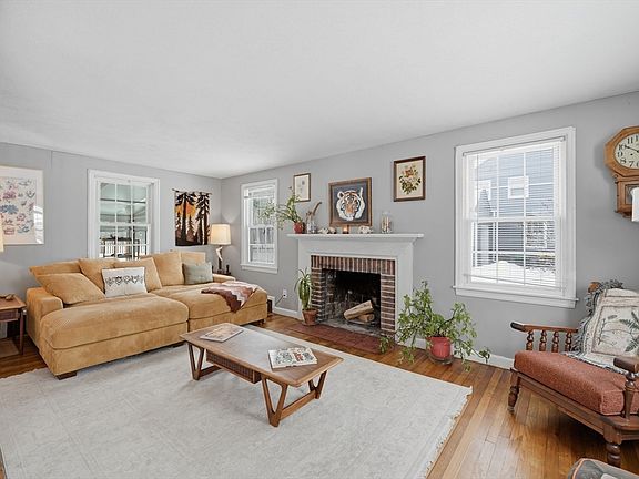 3rd image of 357 Maple Rd