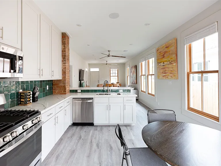 3209 Avenue P 1/2 — Photo 10