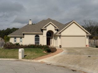 950 Topaz Ave, Seguin, TX 78155