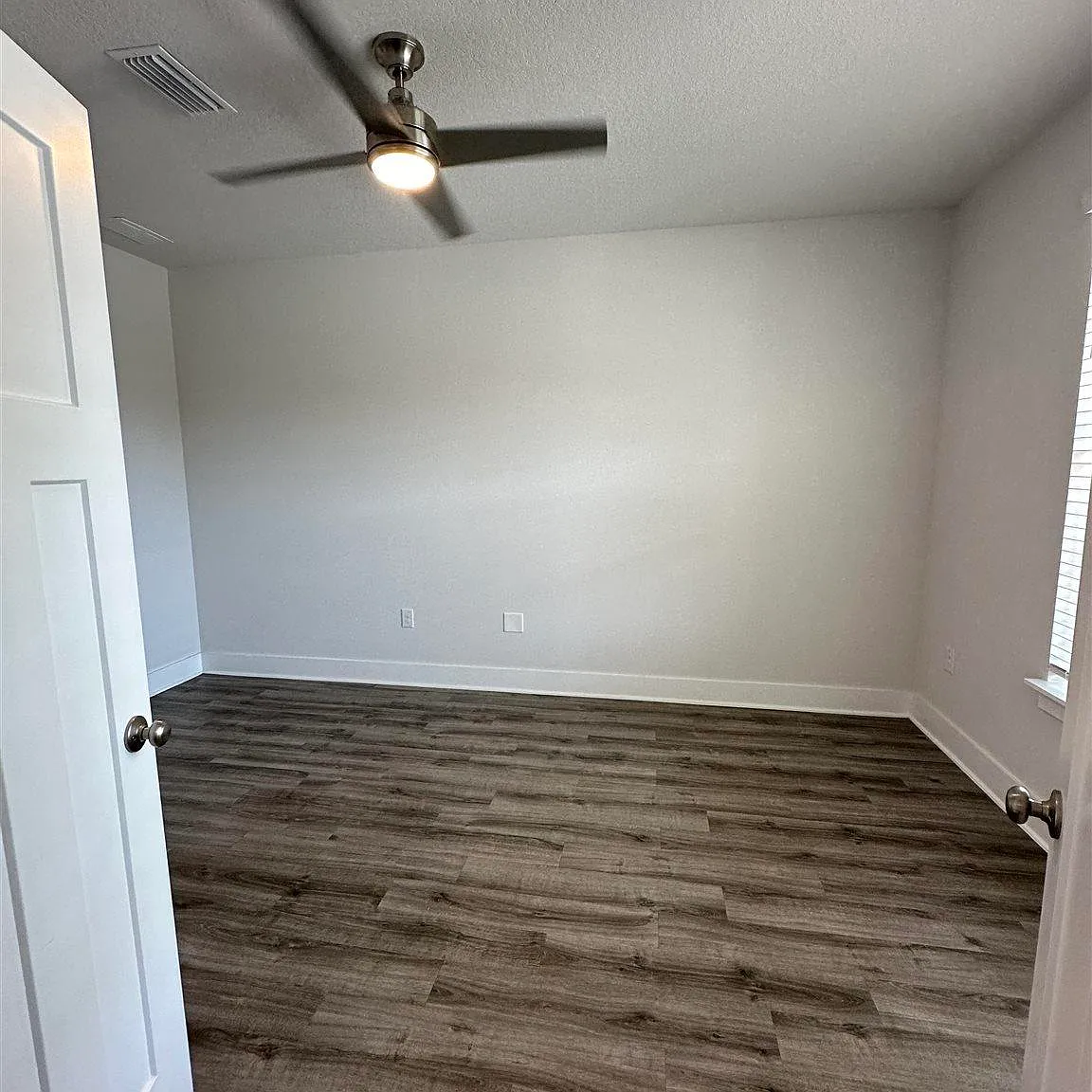 4 bed, 2.5 bath, 2030 sqft, $2,200 — Photo 3