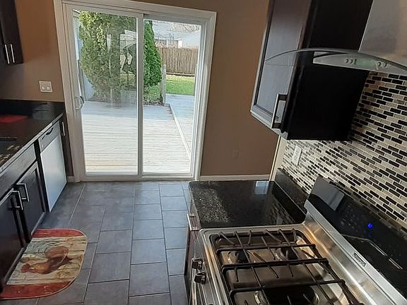 5th image of 23557 Lauren Ave