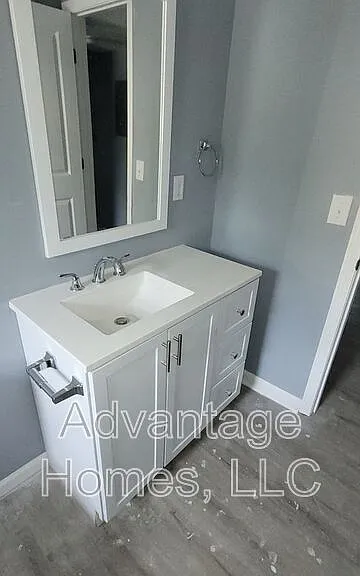 700 N 70th St — Photo 3