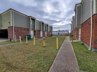 2304 Old Compton Rd, Harvey, LA 70058