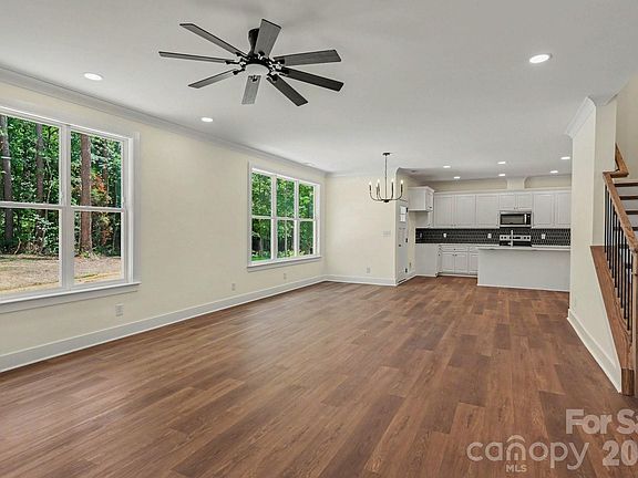 3rd image of 101 Delancy St