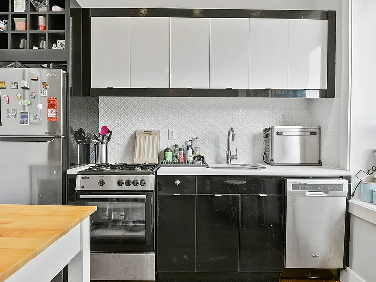 162 Woodruff Ave #4A — Photo 2