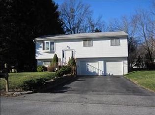 88 S Gate Dr, Poughkeepsie, NY 12601