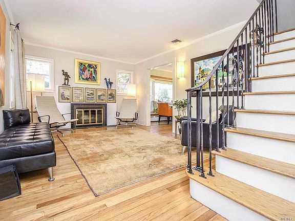 4th image of 61 Hillview Ave