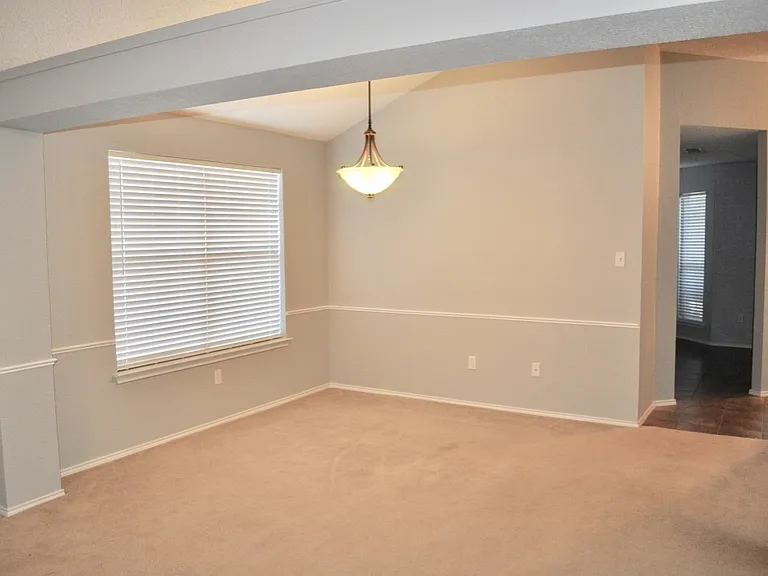 229 Lancelot Dr — Photo 3