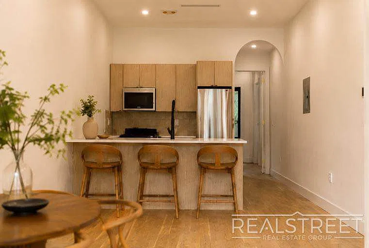 1267 Bergen Street — Photo 2