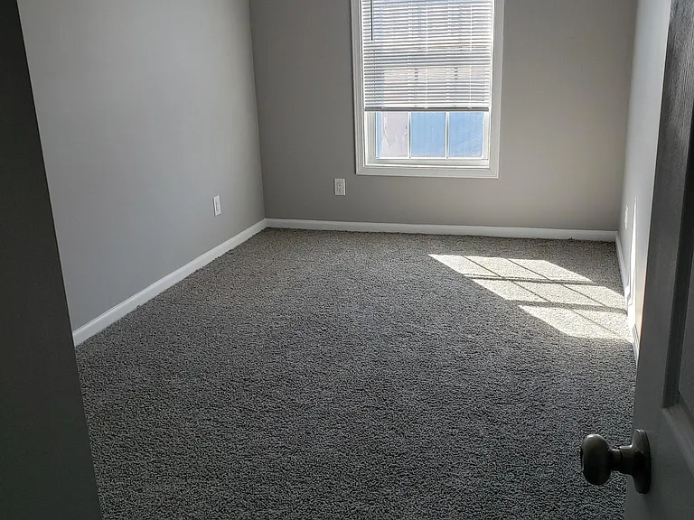 438 E Beecher St — Photo 14