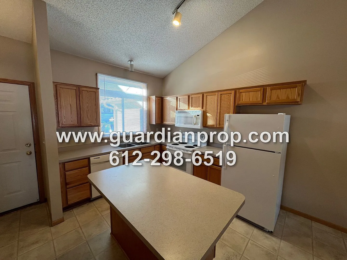 Townhouse Available September 1, Vaulted Ceilings, Open Floor Plan, 2 Bath, Attached Garage — Photo 3