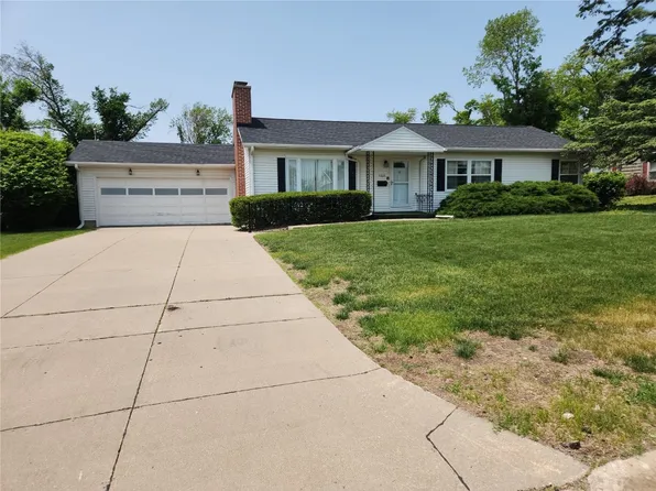 4324 Woodfield Ln NE, Cedar Rapids, IA 52402