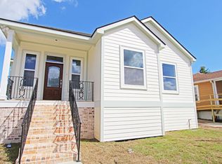 5517 Warrington Dr, New Orleans, LA 70122