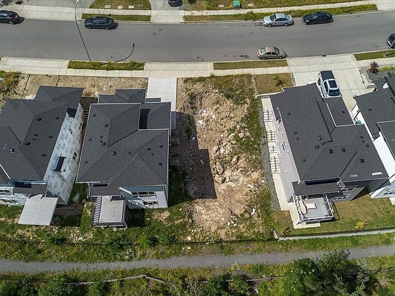3rd image of 945 Harbour View St