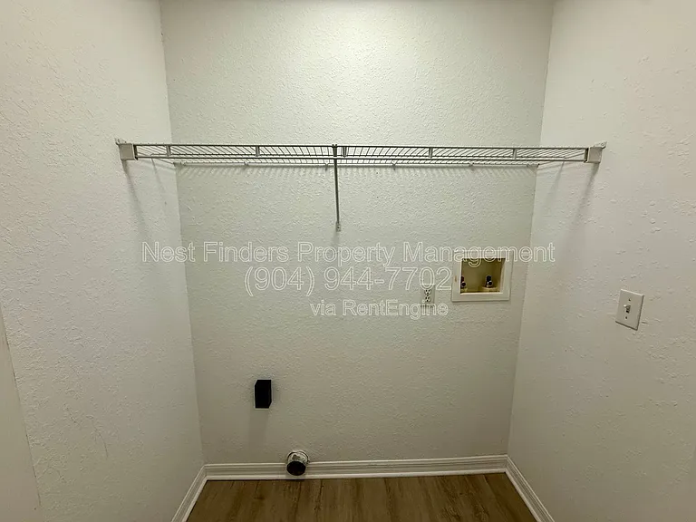 725 Alexander St — Photo 17