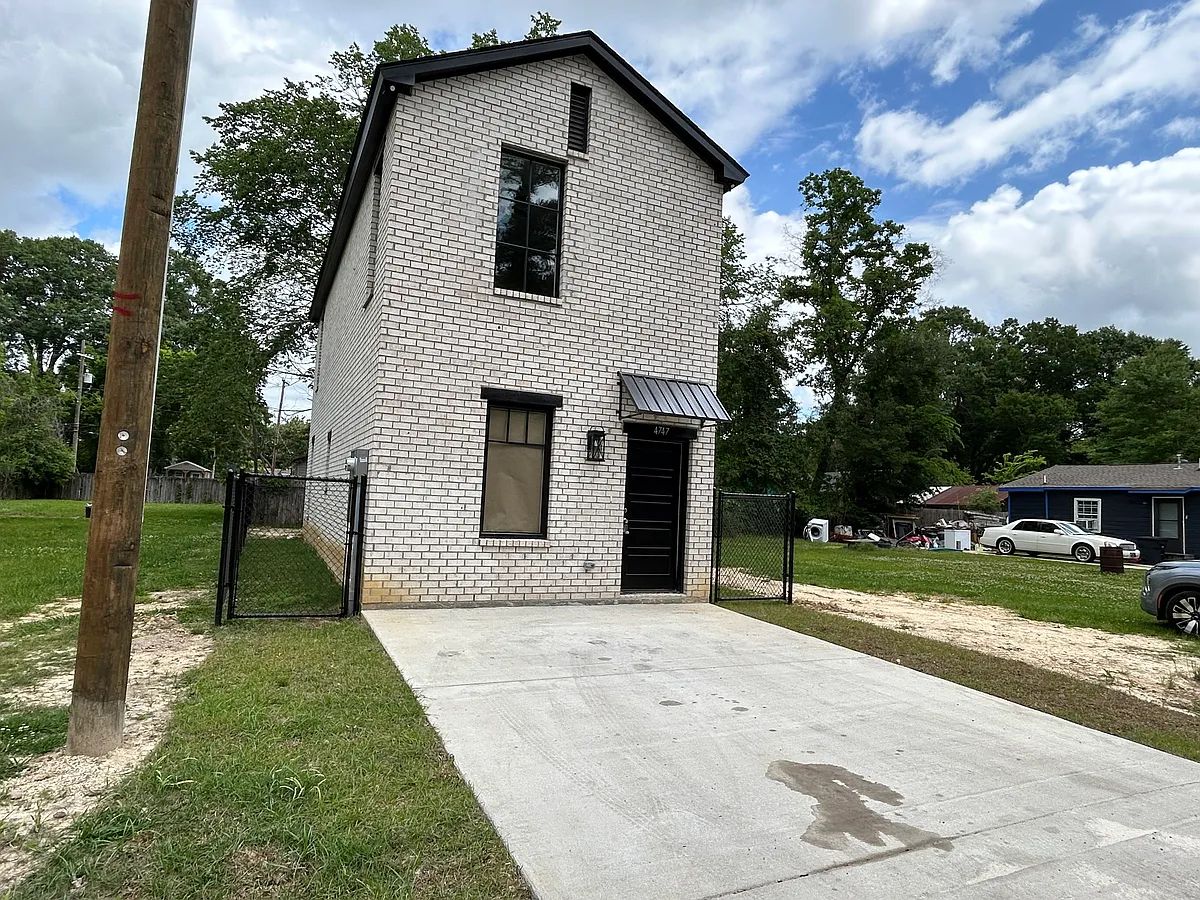 Building Photo - 4747 Peerless St