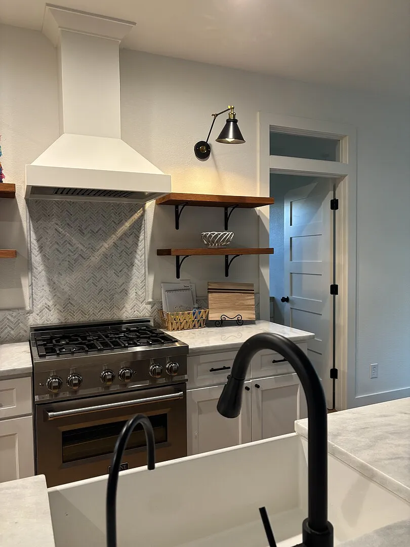 Quiet Helotes Retreat with Dedicated Workspace — Photo 3