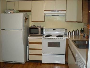 3rd image of 204 Kendall Ln