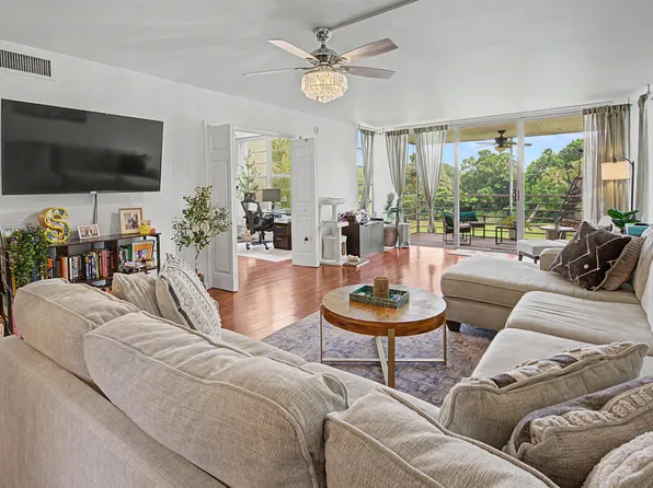 3930 Oaks Clubhouse Drive #304, Pompano Beach, FL 33069