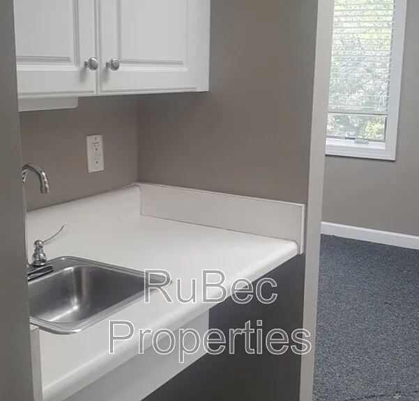 1931 J N Pease Pl #202 — Photo 12