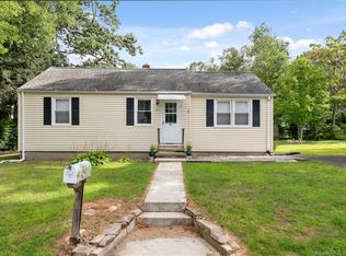 13 Minnow Ln, Westbrook, CT 06498