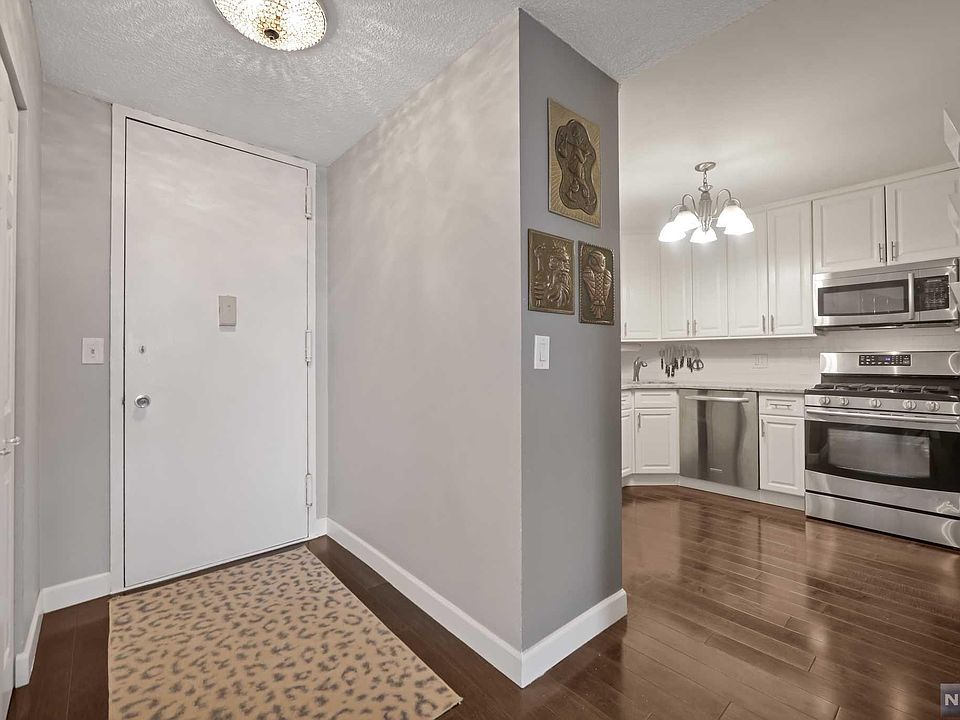 1st image of 555 North Ave APT 19N