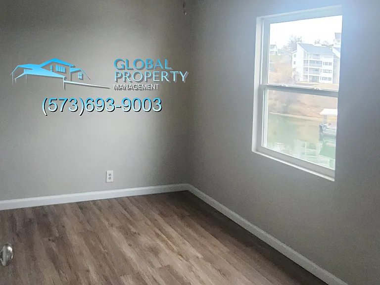 Lakefront Apartments — Photo 56