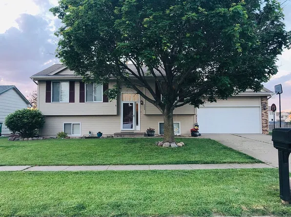 505 NE 12th St, Grimes, IA 50111