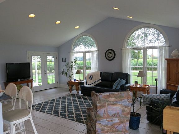 4th image of 65 Potomac Overlook Ln