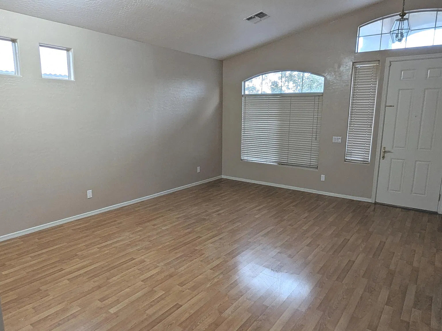 4 bed, 2161 sqft, $3,000 — Photo 3