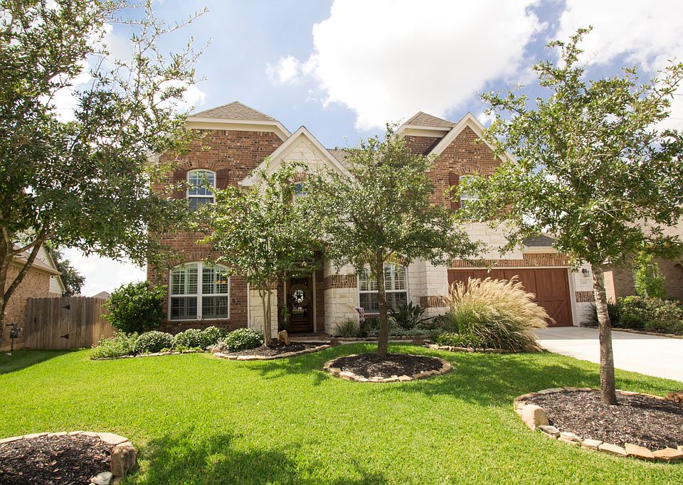 Front view of home