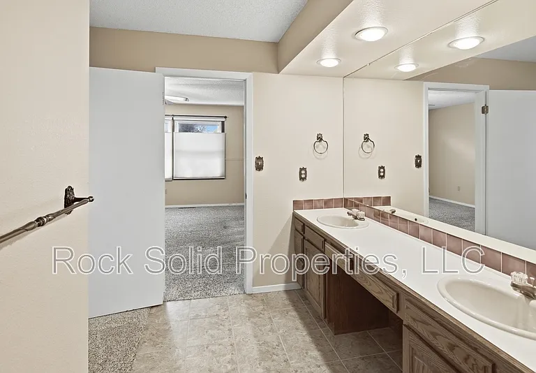 5416 Meadowbrook Dr — Photo 17