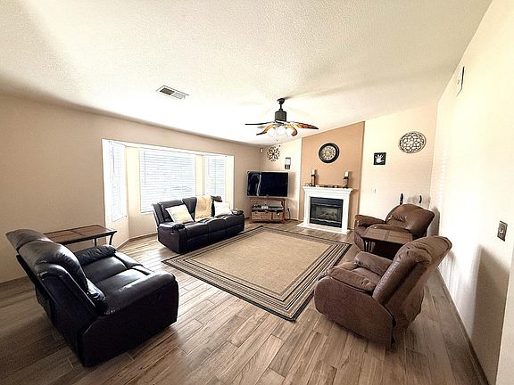 5th image of 1305 Carmen Ave