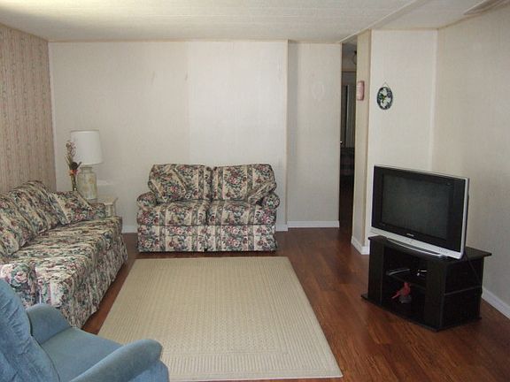 5th image of 170 Crown Dr