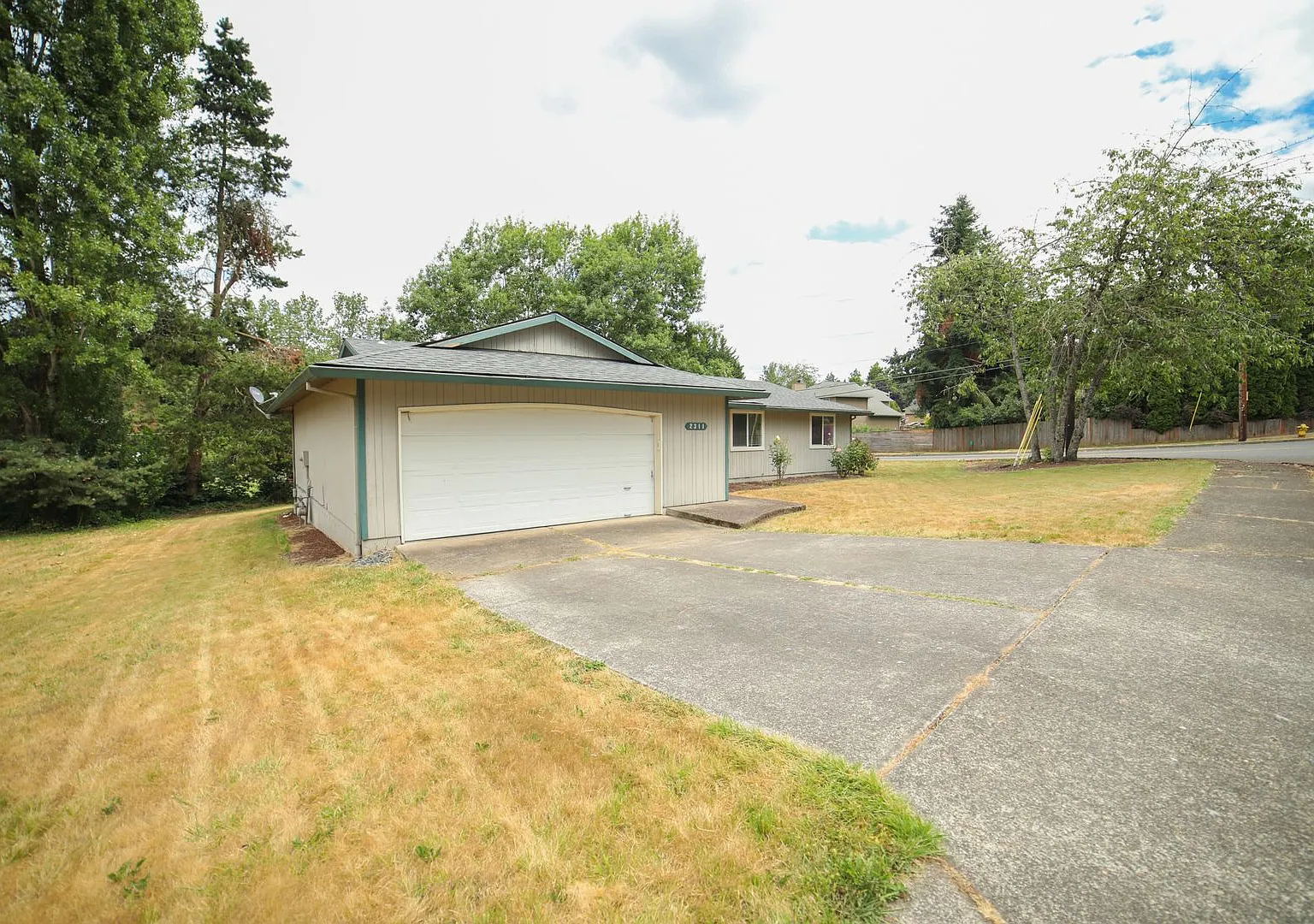 Three Bedroom Ranch in Can't Beat West Linn Location — Photo 2